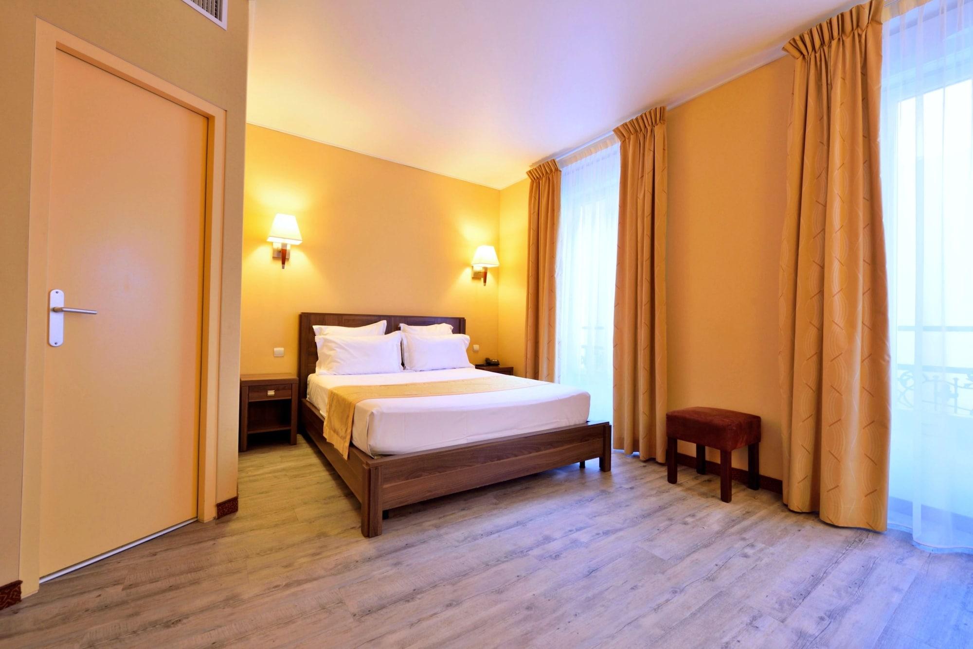 Hotel Capitole Beausoleil Dış mekan fotoğraf
