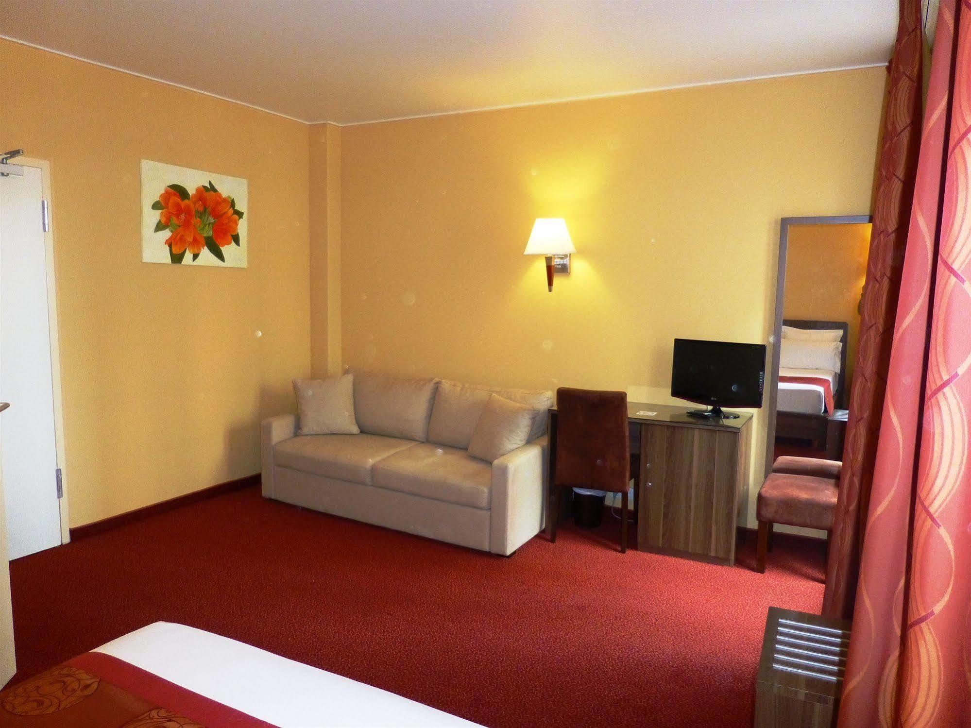 Hotel Capitole Beausoleil Dış mekan fotoğraf