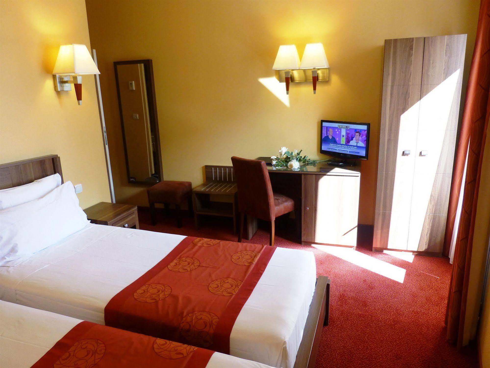 Hotel Capitole Beausoleil Dış mekan fotoğraf