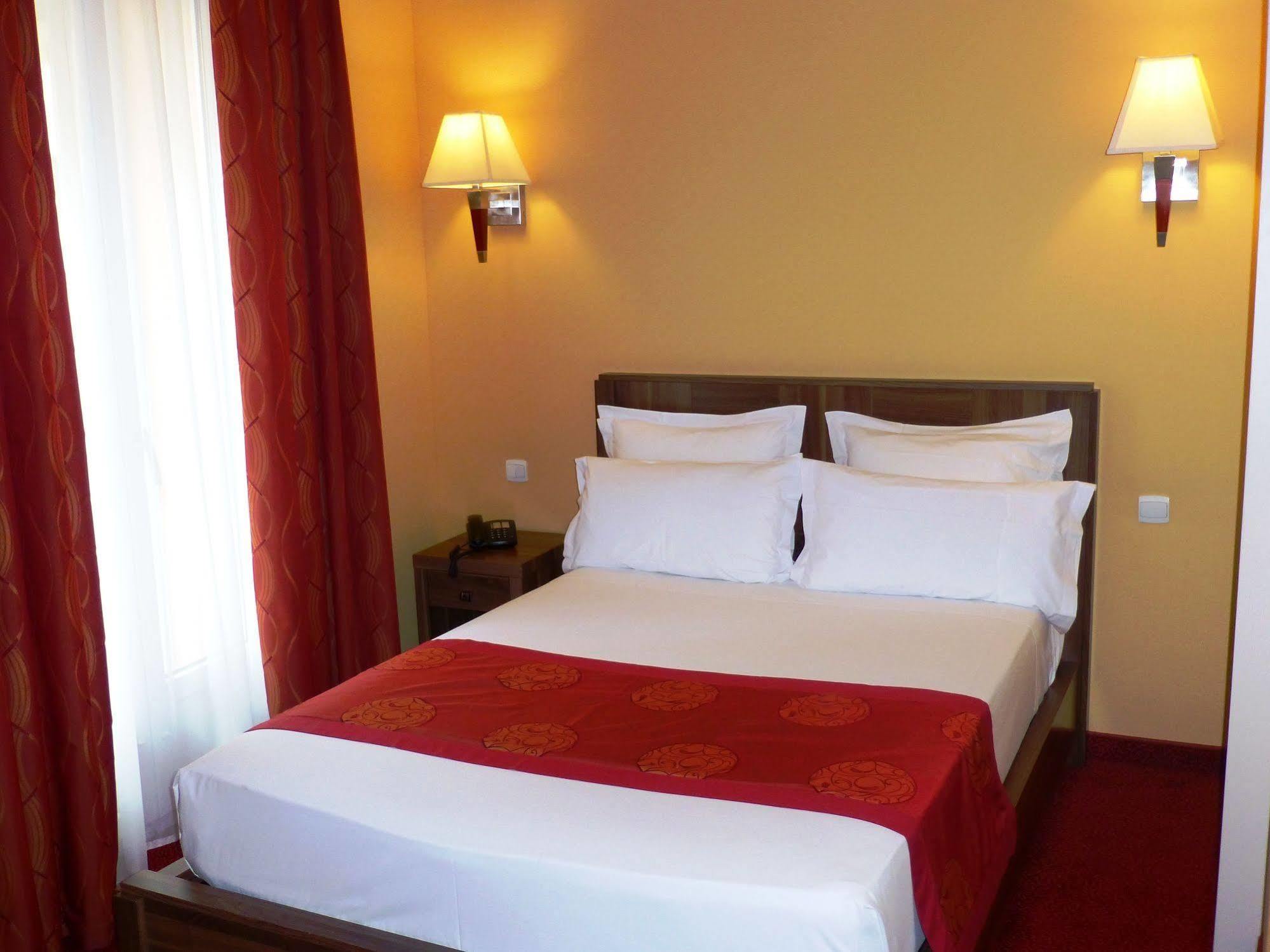 Hotel Capitole Beausoleil Dış mekan fotoğraf